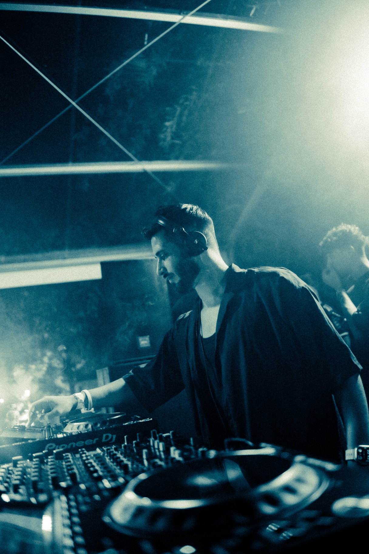 Crowd and DJ set at Gemfest In The Garden — photo 9