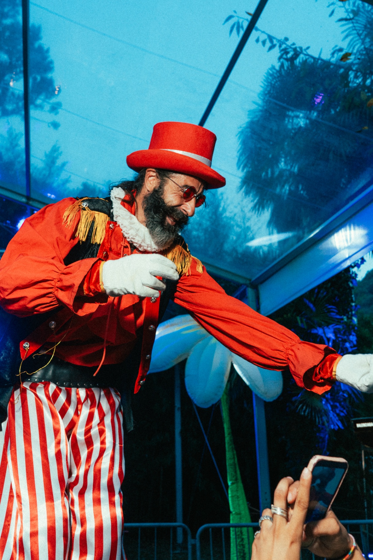 Crowd and DJ set at Gemfest In The Garden — photo 1